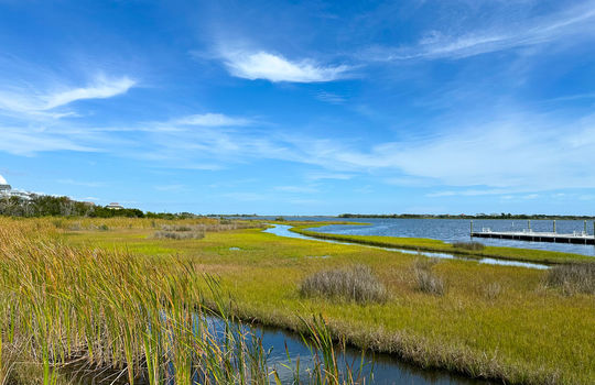 Summerhouse on Everett Bay - Water Views