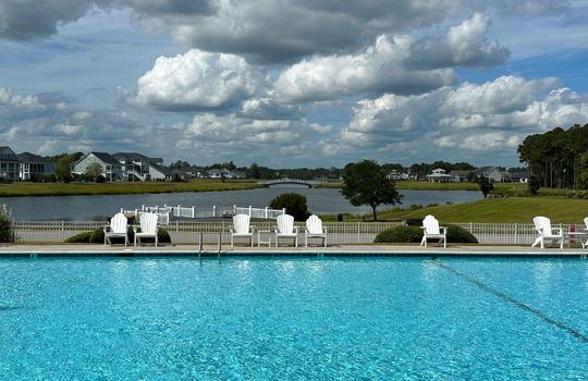 Summerhouse on Everett Bay - Swimming Pool View