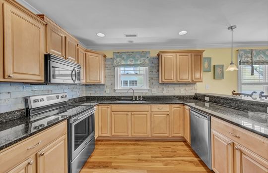 104 NE 8th St, Oak Island, NC 28465
