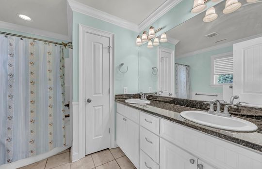 104 NE 8th St, Oak Island, NC 28465