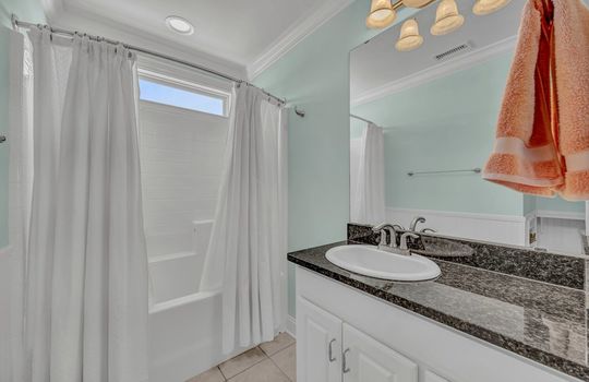 104 NE 8th St, Oak Island, NC 28465