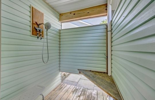 104 NE 8th St, Oak Island, NC 28465