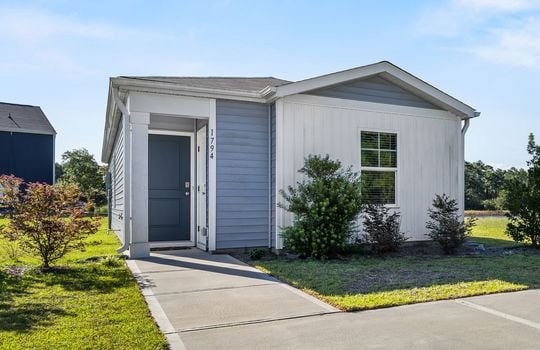 3_front exterior