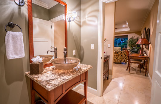 Ho&#8217;olei Bathroom