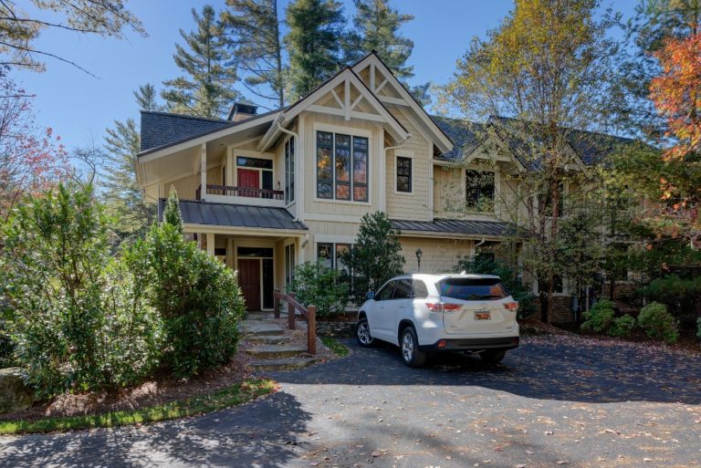 Highlands NC Condo For Sale, 124 Village Walk BHHS Meadows Mountain