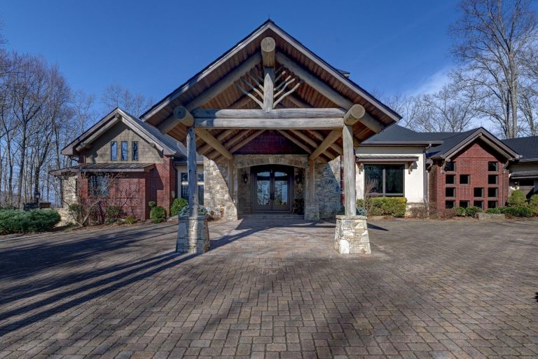 Dillard GA Home For Sale, Magnificent Retreat