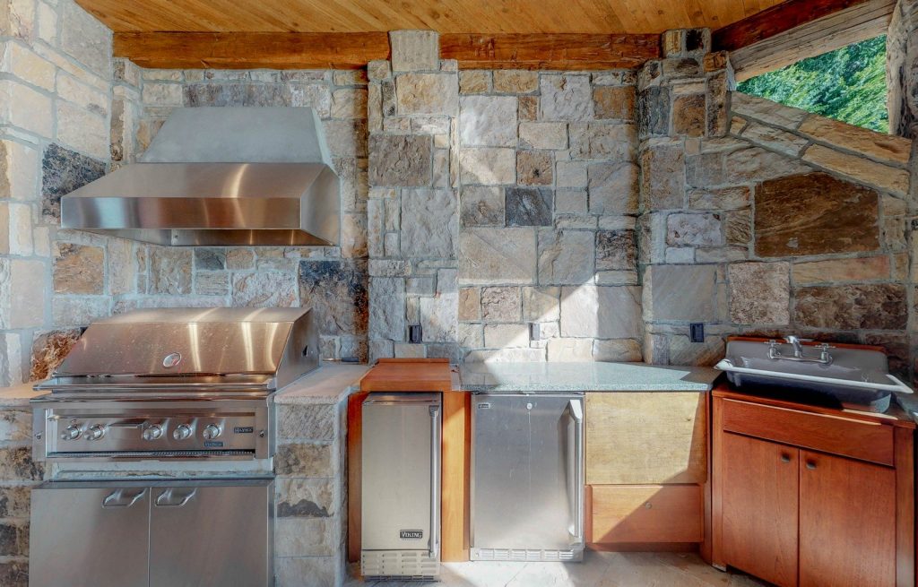 Highlands NC Real Estate, Outdoor Kitchens Add Wow Factor