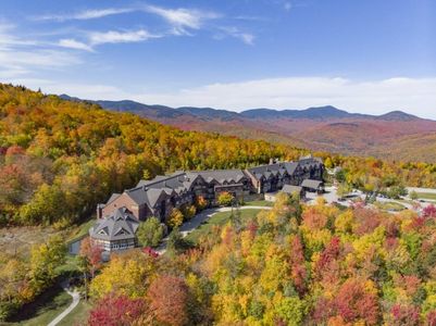 Jordan Hotel in fall foliage