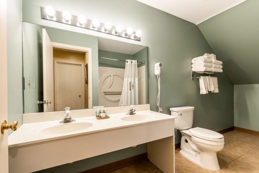 Grand Summit Room-Bathroom