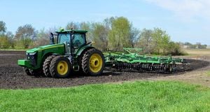 AdobeStock_346935846__john_deere