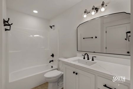 47a-2723 Old Richton Rd-upstairs-bath-01
